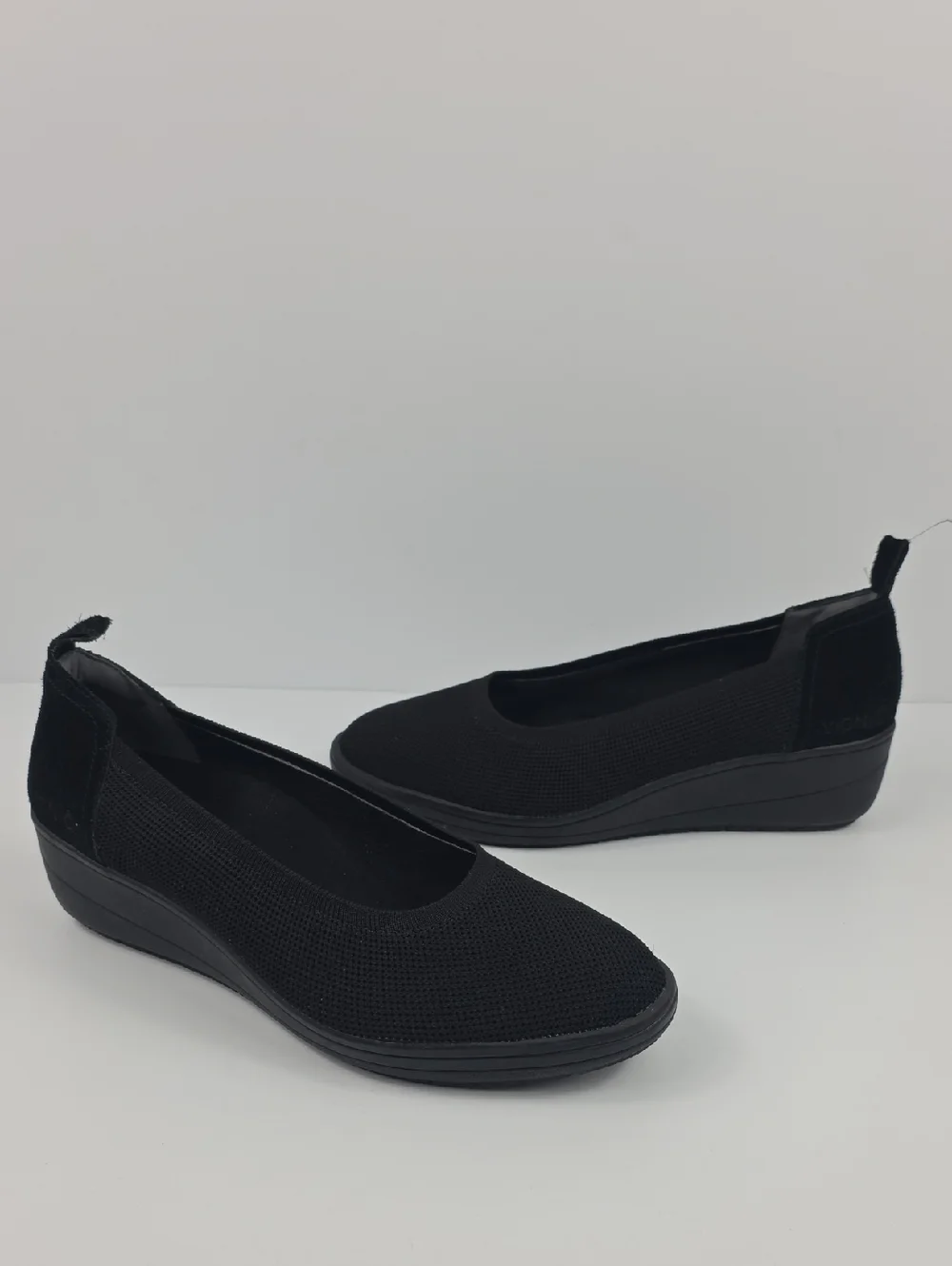 Vionic Jacey Black Slip-on Wedge Women's Shoes Size 9.5